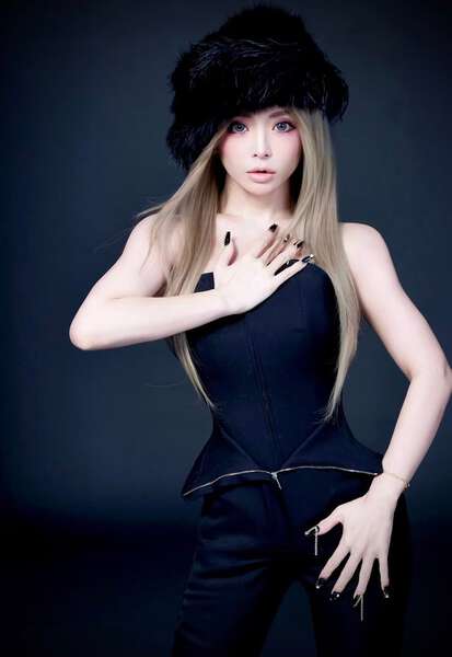 浜崎あゆみ、来年1月のマカオ公演中止を発表「avexと主催側との協議の