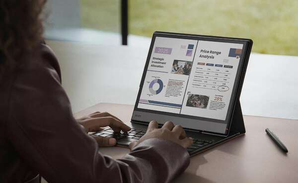 タッチペンとKB付き❣️お絵描き✨動画視聴タブレット‼️富士通ノートパソコン✨カメラ タッチペンとKB付き❣️お絵描き✨動画視聴タブレット‼️富士通ノート