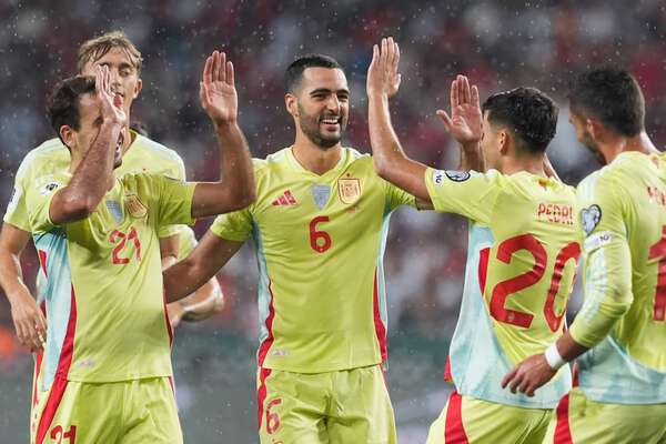 サッカー史上最高だ」強すぎるスペイン代表、母国紙は「シャビ