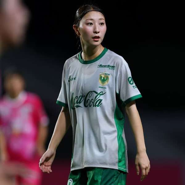 本物のプリンセス」「素敵です」ベレーザ塩越柚歩が“夢の国”で笑顔満開