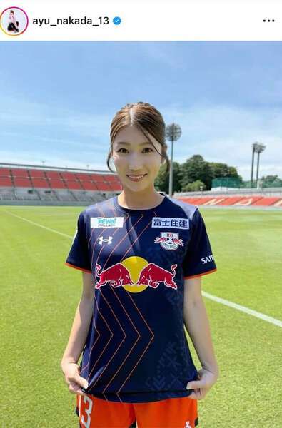 美女サッカー仲田歩夢、エクステつけてイメチェン＆私服ショット