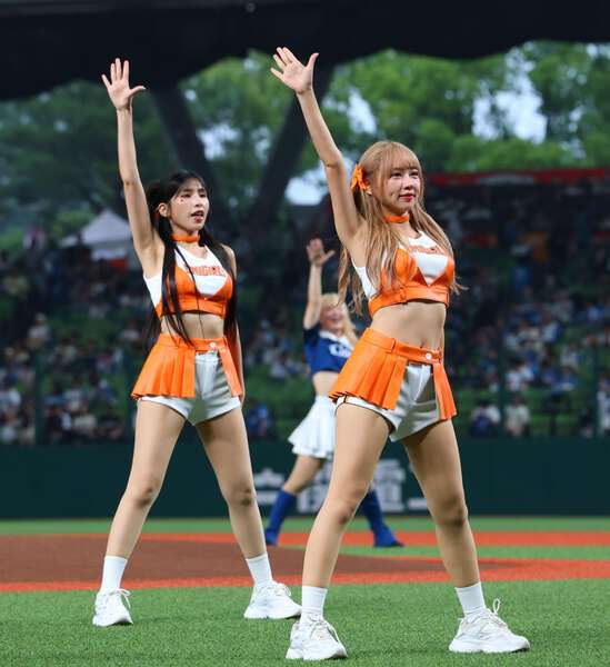 チアのガタイいいっすねぇ」「来てるやん！」台湾チアがオレンジ＆白