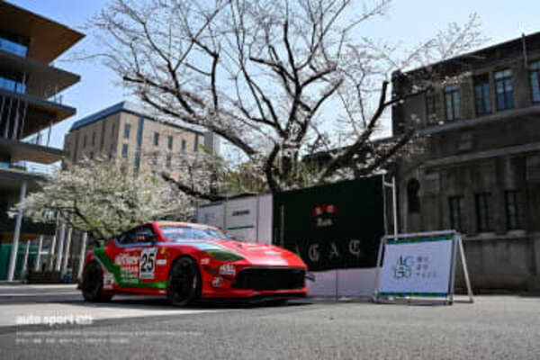 桜咲く青山学院にraffinee 日産メカニックチャレンジZ NISMO GT4見参