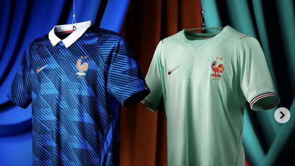  サッカーユニフォーム　フランス代表　w杯限定　サイズ:S イケ散らかしてる」 サッカーフランス代表、W杯に向けた新ユニフォーム