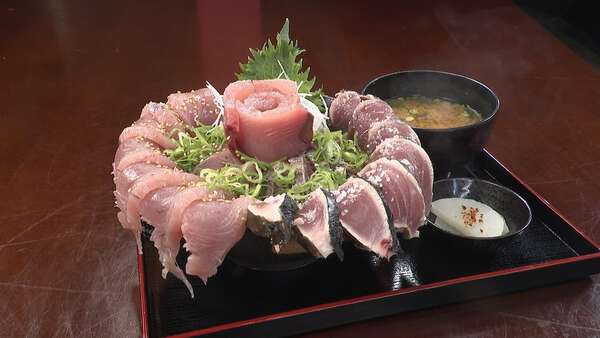 オモウマい店丼&公式本 本ガツオ＆キハダマグロ…25切れ 1600円の“ボリューミーな丼”が