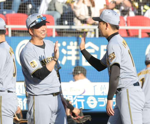 阪神 藤川球児監督「素晴らしい投球」八回ピンチ脱出の岩崎をたたえる