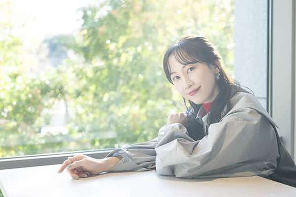 松井玲奈 全編書き下ろしの最新エッセイにつづった“幸せの瞬間”|au Web