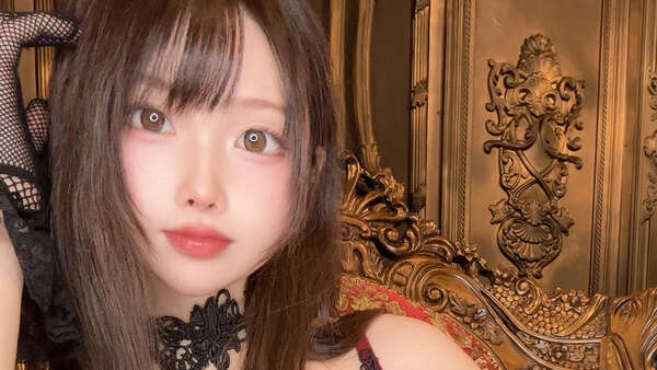 あやとのあ｜緋色の椅子に棲む夜|au Webポータル芸能ニュース