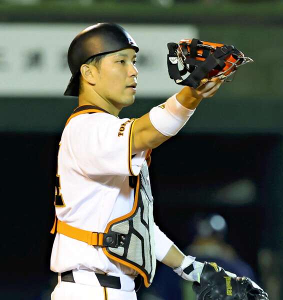 捕手出場志願の巨人・大城卓三、「コミュ力」で投手をリード…指示やジェスチャーが丁寧に|au Webポータル