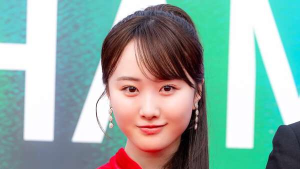 本田望結が真っ赤なドレスで魅了！美容の秘訣は？