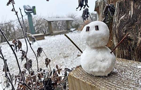 初雪 剣山山頂がうっすらと雪化粧 今シーズンの初雪を観測|au Webポータル