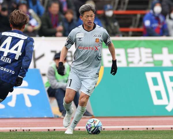 福島ユナイテッドでプレーを続ける三浦知良