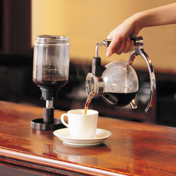 のめり込むなら「サイフォン式」【2026 COFFEE GEAR】|au Webポータル