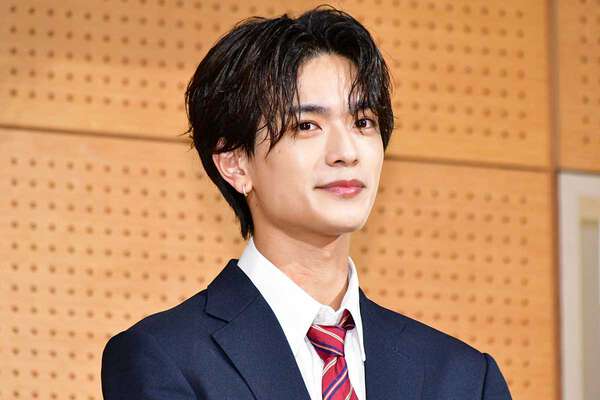 高橋恭平、学生たちを魅了！サプライズ訪問で青春を感じよう