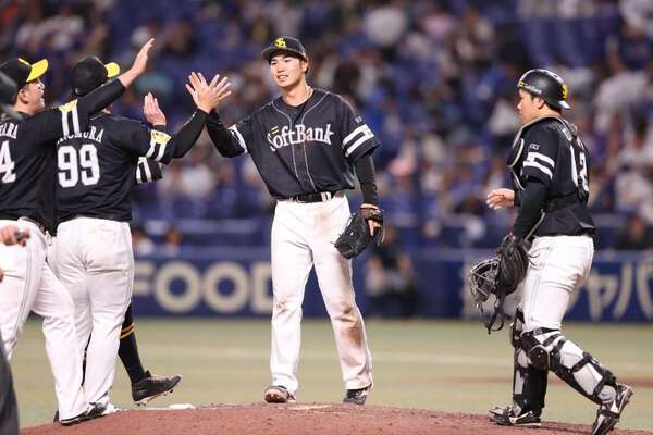 鷹が延長戦制し6連勝で首位キープ オリは巨人に痛恨の逆転負け…3日の