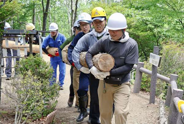 専用　日航機墜落事故 対策従事功労 メダル 昭和60年8月 群馬県警察本部長 日航機墜落事故40年》慰霊の園（群馬・上野村）を清掃 JAL