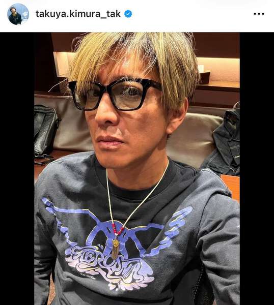 木村拓哉、ギター柄バンダナ巻いたロックテイストで真剣表情かっこよ