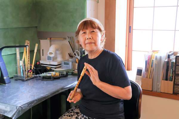 よし笛 琵琶湖から幸せの音色を」手作りした「よし笛」を全国に販売 76