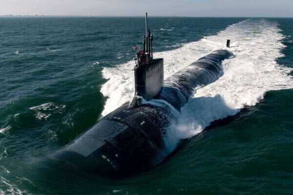 イラン軍艦を「潜水艦の魚雷で撃沈する瞬間」米が公開 すさまじい水柱