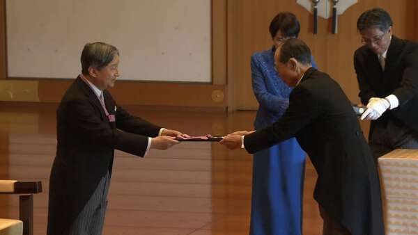 文化勲章」親授式…元プロ野球選手の王貞治さんやノーベル化学賞の北川