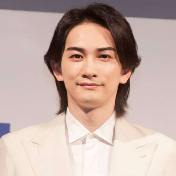 町田啓太　台北　ファンミ　アクリルスタンド　ギターバージョン 町田啓太、ギター演奏を披露した台北ファンミSHOTに「笑顔がステキ