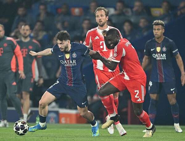 PSG対バイエルンの試合シーン