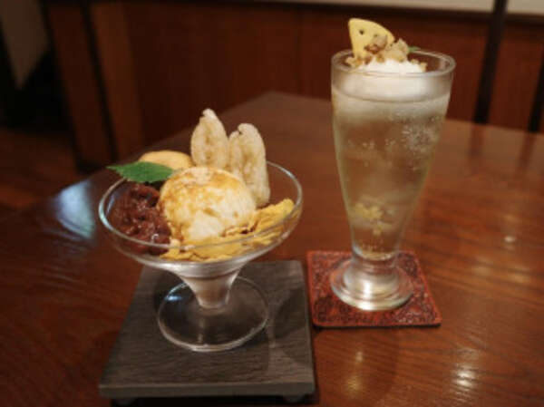 秋田の喫茶店、郷土食を大胆アレンジ「きりたんぽパフェ」で観光客の心をつかむ